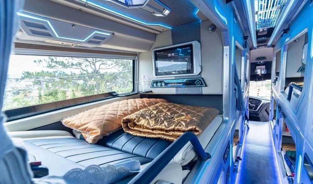 The cabin sleeper bus has a higher ticket price but is equipped with many more amenities